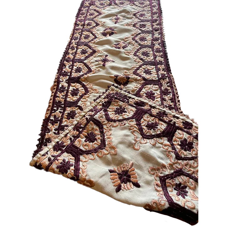 embroidery table runner - Image 4